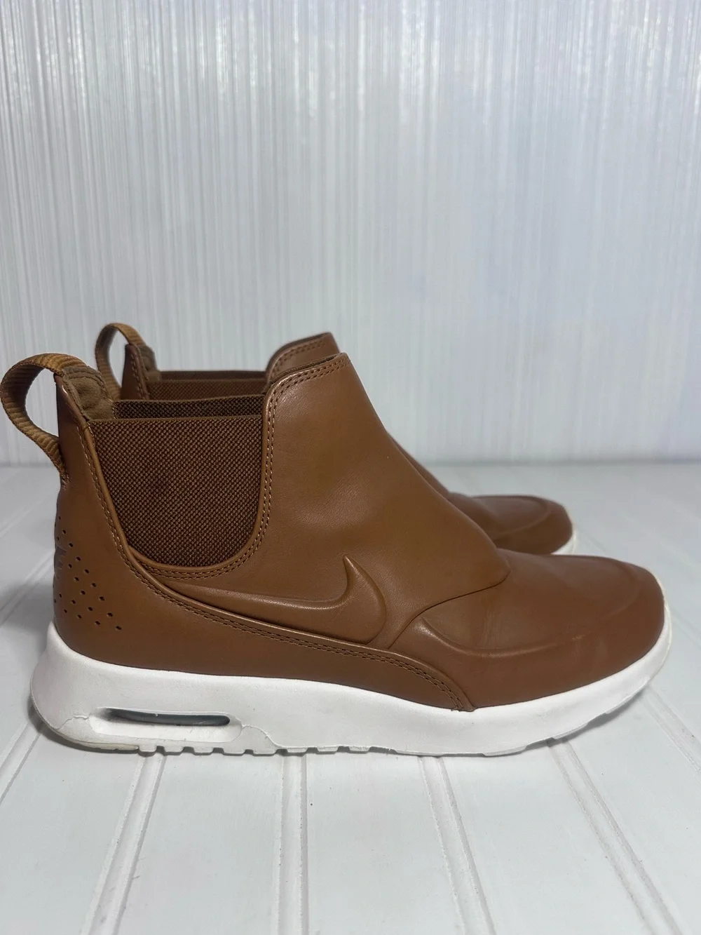 Nike Air Max Thea Mid Chelsea sneaker boots brown leather women’s 7.5